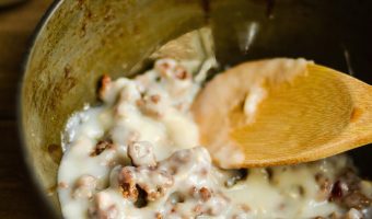 Making Gravy | RedheadBabyMama.com