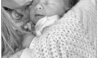 Newborn Photo Mommy and Me via @redheadbabymama