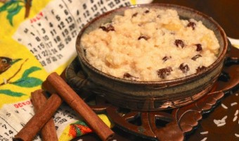Fast Breakfat Porridge with apples, raisins and cinnamon!