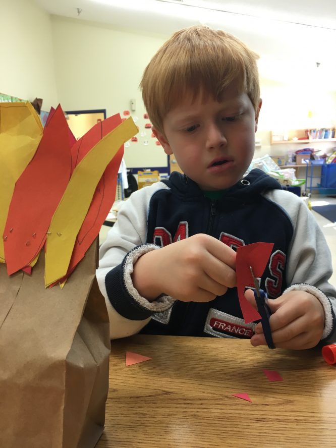 Thanksgiving Paper Bag Turkey Craft for a quick centerpiece for your fall tablescape!